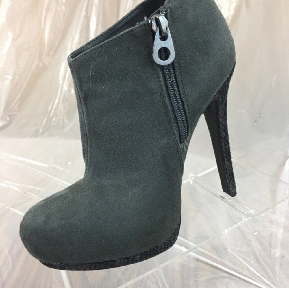 EUC Sofia Vergara grey suede stiletto platform ankle boots w snakeskins accents